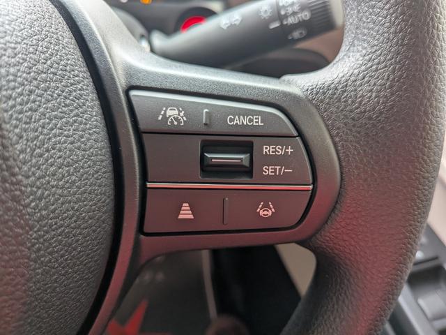 Ｎ－ＢＯＸ ベースグレード　片側電動スライドドア　衝突被害軽減ブレーキ　コーナーセンサー　アダクティブクルーズコントロール　アイドリングストップ　スマートキー　ＬＥＤヘッドライト　チップアップシート　バックカメラ　届出済未使用車（17枚目）