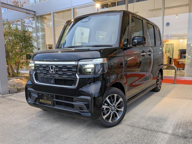 Ｎ－ＢＯＸカスタム ベースグレード　届出済未使用車　片側電動スライドドア　スマートキー　衝突被害軽減ブレーキ　アダプティブクルーズコントロール　アイドリングストップ　バックカメラ　シートヒーター　アルミホイール　ＬＥＤヘッドライト（4枚目）