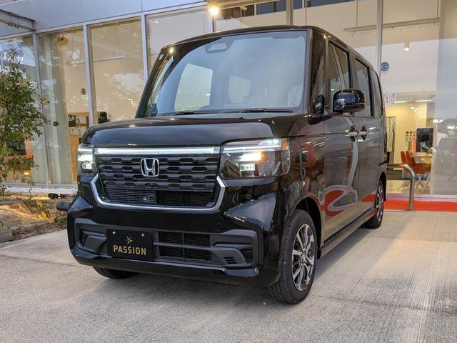 Ｎ－ＢＯＸカスタム ベースグレード　届出済未使用車　片側電動スライドドア　スマートキー　衝突被害軽減ブレーキ　アダプティブクルーズコントロール　アイドリングストップ　バックカメラ　シートヒーター　アルミホイール　ＬＥＤヘッドライト（5枚目）