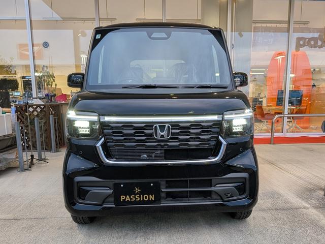 Ｎ－ＢＯＸカスタム ベースグレード　届出済未使用車　片側電動スライドドア　スマートキー　衝突被害軽減ブレーキ　アダプティブクルーズコントロール　アイドリングストップ　バックカメラ　シートヒーター　アルミホイール　ＬＥＤヘッドライト（6枚目）