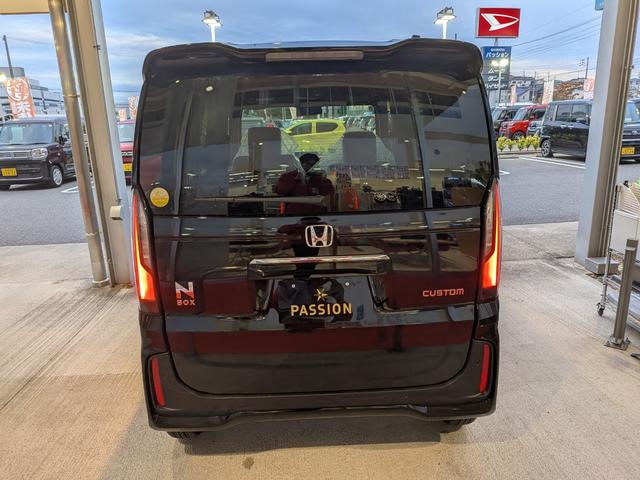 Ｎ－ＢＯＸカスタム ベースグレード　届出済未使用車　片側電動スライドドア　スマートキー　衝突被害軽減ブレーキ　アダプティブクルーズコントロール　アイドリングストップ　バックカメラ　シートヒーター　アルミホイール　ＬＥＤヘッドライト（9枚目）