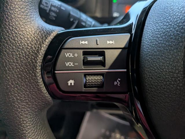 Ｎ－ＢＯＸカスタム ベースグレード　届出済未使用車　片側電動スライドドア　スマートキー　衝突被害軽減ブレーキ　アダプティブクルーズコントロール　アイドリングストップ　バックカメラ　シートヒーター　アルミホイール　ＬＥＤヘッドライト（16枚目）