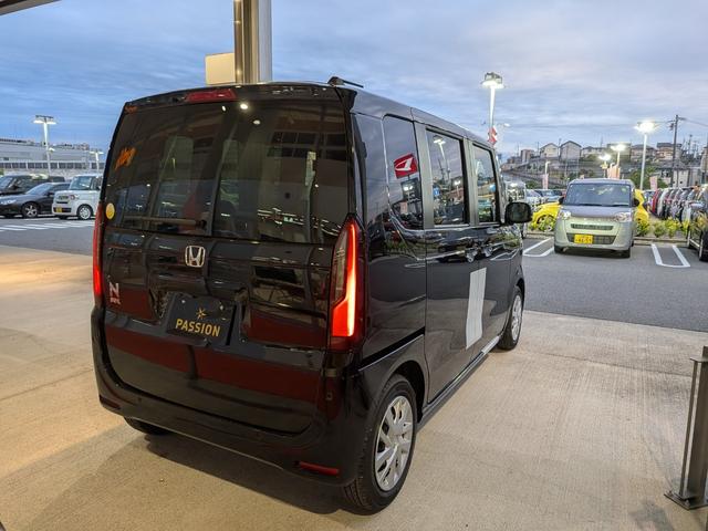 N-BOX ベースグレード 片側電動スライドドア 衝突被害軽減ブレーキ コーナーセンサー アダクティブクルーズコントロール アイドリングストップ スマートキー LEDヘッドライト チップアップシート バックカメラ 届出済未使用車(8枚目)