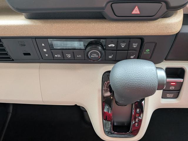 Ｎ－ＢＯＸ ベースグレード　両側電動スライドドア　衝突被害軽減ブレーキ　コーナーセンサー　アダクティブクルーズコントロール　アイドリングストップ　スマートキー　ＬＥＤヘッドライト　チップアップシート　バックカメラ　届出済未使用車（13枚目）