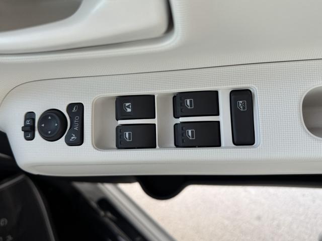 ムーヴキャンバス ストライプスＸ　届出済未使用車　両側電動スライドドア　スマートキー　コーナーセンサー　衝突被害軽減ブレーキ　電動格納ドアミラー　ベンチシート　アイドリングストップ　横滑り防止機能　オートエアコン　光軸調整機能（20枚目）