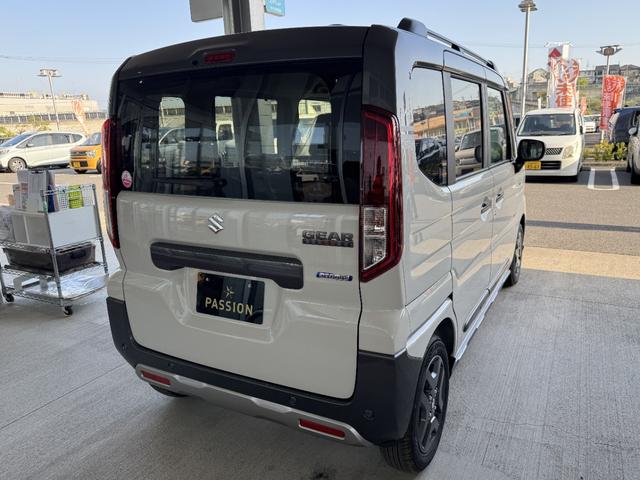 スペーシアギア ハイブリッドＸＺ　届出済未使用車　両側電動スライドドア　衝突被害軽減ブレーキ　コーナーセンサー　スマートキー　アダクティブクルーズコントロール　シートヒーター　ＬＥＤヘッドライト　ルーフレール　アルミホイール（8枚目）