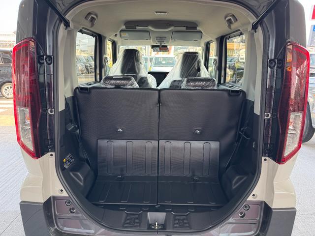 スペーシアギア ハイブリッドＸＺ　届出済未使用車　両側電動スライドドア　衝突被害軽減ブレーキ　コーナーセンサー　スマートキー　アダクティブクルーズコントロール　シートヒーター　ＬＥＤヘッドライト　ルーフレール　アルミホイール（11枚目）