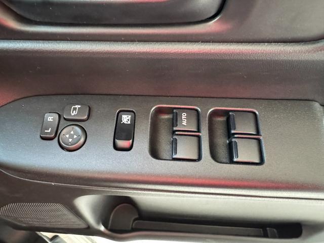 スペーシアギア ハイブリッドＸＺ　届出済未使用車　両側電動スライドドア　衝突被害軽減ブレーキ　コーナーセンサー　スマートキー　アダクティブクルーズコントロール　シートヒーター　ＬＥＤヘッドライト　ルーフレール　アルミホイール（23枚目）