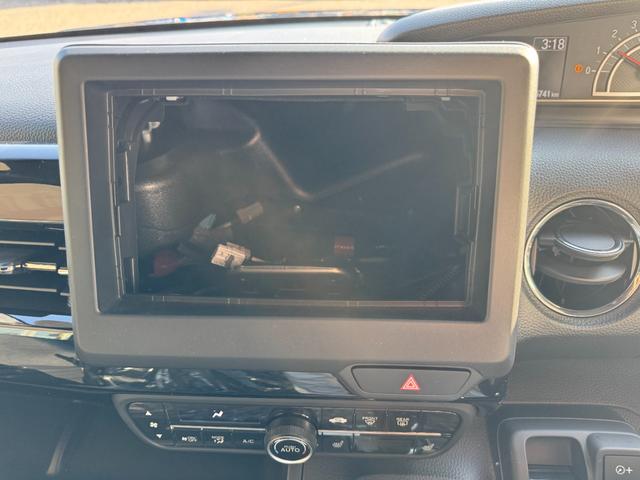 N-BOXカスタム Lターボ スタイル+ブラック 車検8年10月 両側電動スライドドア 衝突被害軽減ブレーキ コーナーセンサー スマートキー アイドリングストップ アダクティブクルーズコントロール LEDヘッドライト バックカメラ アルミホイール(17枚目)