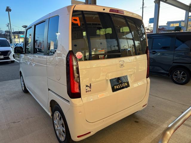 Ｎ－ＢＯＸ ベースグレード　届出済未使用車　片側電動スライドドア　衝突被害軽減ブレーキ　コーナーセンサー　アダクティブクルーズコントロール　アイドリングストップ　スマートキー　ＬＥＤヘッドライト　チップアップシート　バックカメラ（10枚目）