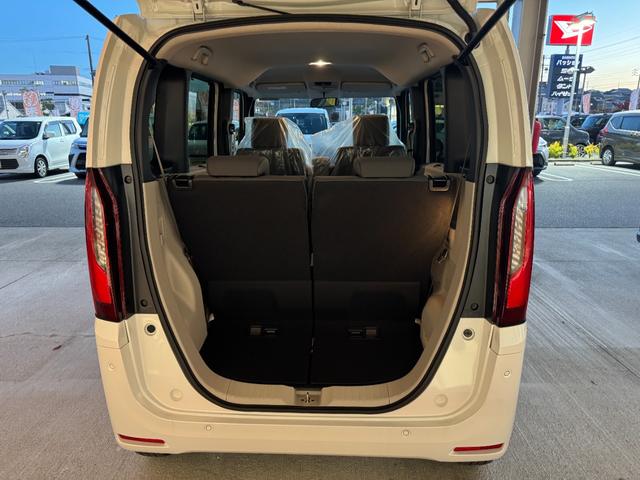 Ｎ－ＢＯＸ ベースグレード　届出済未使用車　片側電動スライドドア　衝突被害軽減ブレーキ　コーナーセンサー　アダクティブクルーズコントロール　アイドリングストップ　スマートキー　ＬＥＤヘッドライト　チップアップシート　バックカメラ（11枚目）