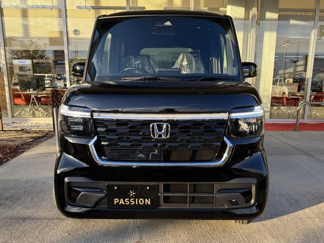 Ｎ－ＢＯＸカスタム ベースグレード　届出済未使用車　片側電動スライドドア　スマートキー　衝突被害軽減ブレーキ　アダプティブクルーズコントロール　アイドリングストップ　バックカメラ　シートヒーター　アルミホイール　ＬＥＤヘッドライト（6枚目）