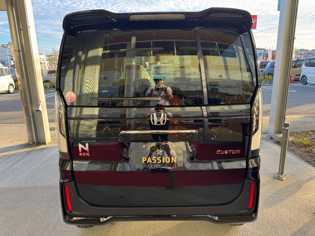 Ｎ－ＢＯＸカスタム ベースグレード　届出済未使用車　片側電動スライドドア　スマートキー　衝突被害軽減ブレーキ　アダプティブクルーズコントロール　アイドリングストップ　バックカメラ　シートヒーター　アルミホイール　ＬＥＤヘッドライト（9枚目）