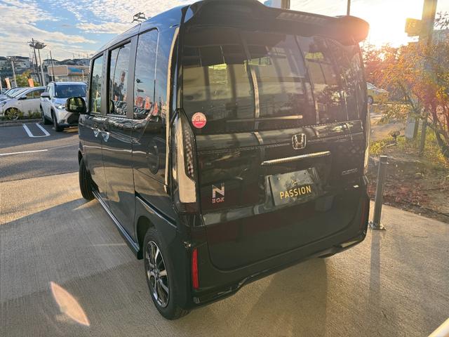 Ｎ－ＢＯＸカスタム ベースグレード　届出済未使用車　片側電動スライドドア　スマートキー　衝突被害軽減ブレーキ　アダプティブクルーズコントロール　アイドリングストップ　バックカメラ　シートヒーター　アルミホイール　ＬＥＤヘッドライト（10枚目）