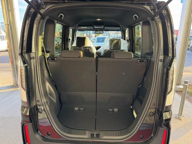 Ｎ－ＢＯＸカスタム ベースグレード　届出済未使用車　片側電動スライドドア　スマートキー　衝突被害軽減ブレーキ　アダプティブクルーズコントロール　アイドリングストップ　バックカメラ　シートヒーター　アルミホイール　ＬＥＤヘッドライト（11枚目）
