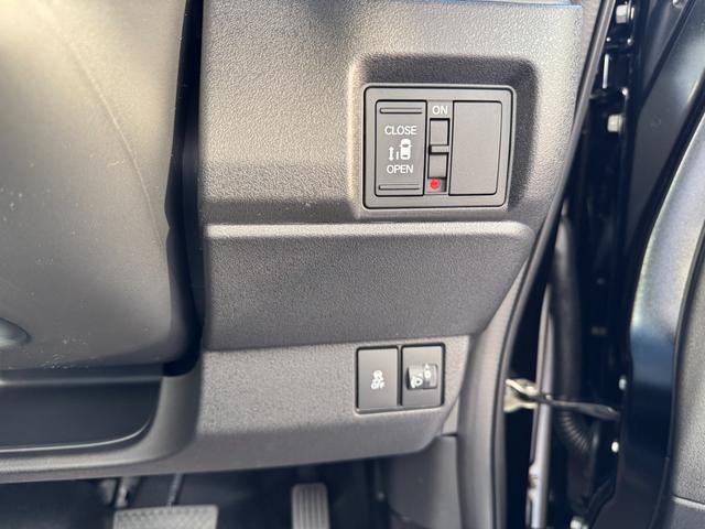 Ｎ－ＢＯＸカスタム ベースグレード　届出済未使用車　片側電動スライドドア　スマートキー　衝突被害軽減ブレーキ　アダプティブクルーズコントロール　アイドリングストップ　バックカメラ　シートヒーター　アルミホイール　ＬＥＤヘッドライト（18枚目）