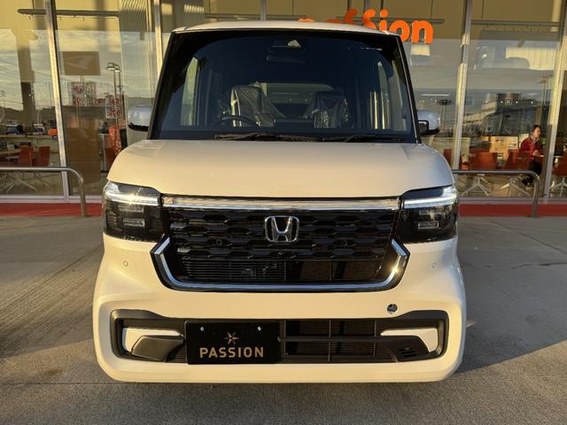 Ｎ－ＢＯＸカスタム ベースグレード　届出済未使用車　片側電動スライドドア　スマートキー　衝突被害軽減ブレーキ　アダプティブクルーズコントロール　アイドリングストップ　バックカメラ　シートヒーター　アルミホイール　ＬＥＤヘッドライト（6枚目）