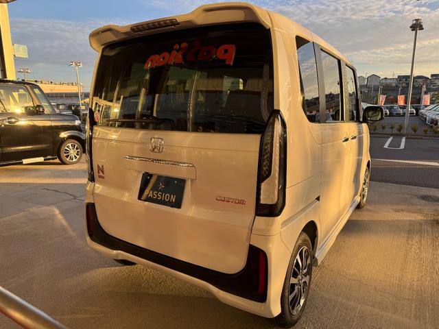 Ｎ－ＢＯＸカスタム ベースグレード　届出済未使用車　片側電動スライドドア　スマートキー　衝突被害軽減ブレーキ　アダプティブクルーズコントロール　アイドリングストップ　バックカメラ　シートヒーター　アルミホイール　ＬＥＤヘッドライト（8枚目）