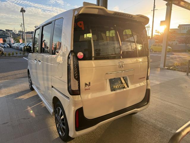 Ｎ－ＢＯＸカスタム ベースグレード　届出済未使用車　片側電動スライドドア　スマートキー　衝突被害軽減ブレーキ　アダプティブクルーズコントロール　アイドリングストップ　バックカメラ　シートヒーター　アルミホイール　ＬＥＤヘッドライト（10枚目）