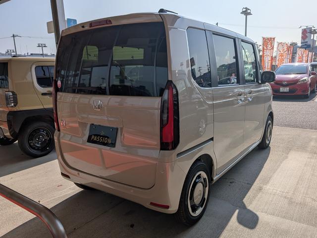 Ｎ－ＢＯＸ ファッションスタイル　片側電動スライドドア　衝突被害軽減ブレーキ　コーナーセンサー　アダクティブクルーズコントロール　アイドリングストップ　スマートキー　ＬＥＤヘッドライト　チップアップシート　バックカメラ　届出済未使用車（8枚目）