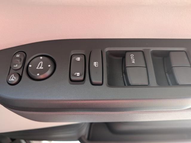 Ｎ－ＢＯＸ ファッションスタイル　片側電動スライドドア　衝突被害軽減ブレーキ　コーナーセンサー　アダクティブクルーズコントロール　アイドリングストップ　スマートキー　ＬＥＤヘッドライト　チップアップシート　バックカメラ　届出済未使用車（21枚目）