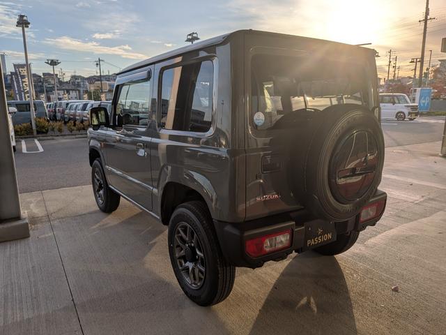 ジムニー ＸＣ　届出済未使用車　衝突被害軽減ブレーキ　コーナーセンサー　スマートキー　アイドリングストップ　ＬＥＤヘッドライト　クルーズコントロール　アルミホイール　シートヒーター　電動格納ドアミラー４ＷＤ（10枚目）