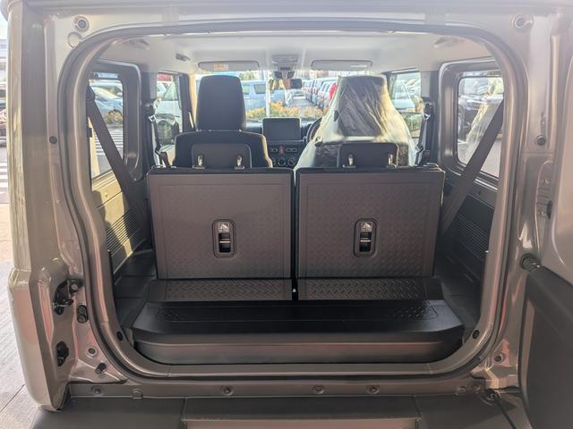 ジムニー ＸＣ　届出済未使用車　衝突被害軽減ブレーキ　コーナーセンサー　スマートキー　アイドリングストップ　ＬＥＤヘッドライト　クルーズコントロール　アルミホイール　シートヒーター　電動格納ドアミラー４ＷＤ（11枚目）