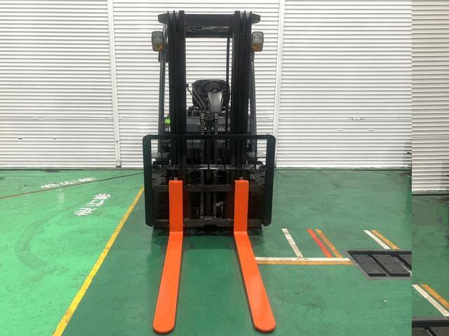 トヨタ  フォークリフト型式02-8FD25・燃料タイプディーゼル(軽油)・荷重2.3t・揚高4.3m・マストの種類3段フルフリー・アタッチメント無し アワーメーター3,344h(4枚目)