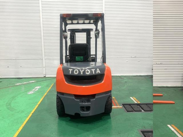 トヨタ  フォークリフト型式02-8FD25・燃料タイプディーゼル(軽油)・荷重2.3t・揚高4.3m・マストの種類3段フルフリー・アタッチメント無し アワーメーター3,344h(6枚目)
