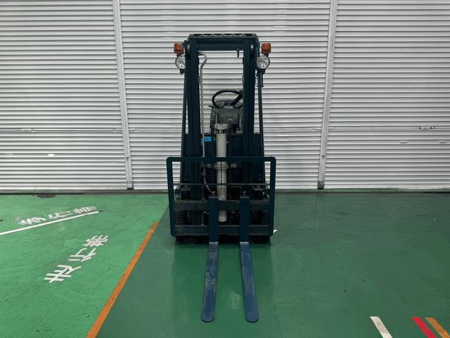 トヨタ 　フォークリフト　型式３ＦＢＫＬ７・燃料タイプバッテリー・最大荷重０．７ｔ・最大揚高２．５ｍ・マストの種類２段（4枚目）