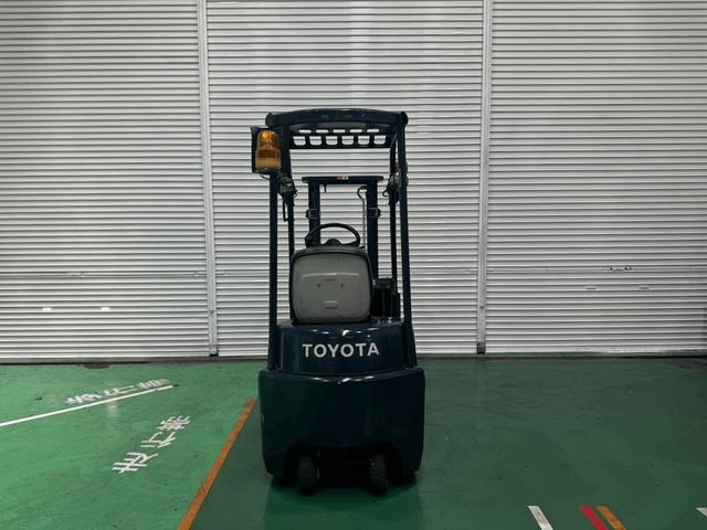 トヨタ 　フォークリフト　型式３ＦＢＫＬ７・燃料タイプバッテリー・最大荷重０．７ｔ・最大揚高２．５ｍ・マストの種類２段（6枚目）