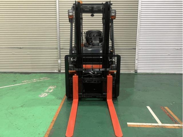 トヨタ 　フォークリフト・型式８ＦＢ１５・燃料タイプバッテリー・荷重１．５ｔ・揚高３．１Ｍ・マスト２段・アタッチメント無し（4枚目）