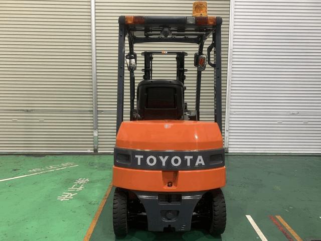 トヨタ 　フォークリフト・型式８ＦＢ１５・燃料タイプバッテリー・荷重１．５ｔ・揚高３．１Ｍ・マスト２段・アタッチメント無し（6枚目）
