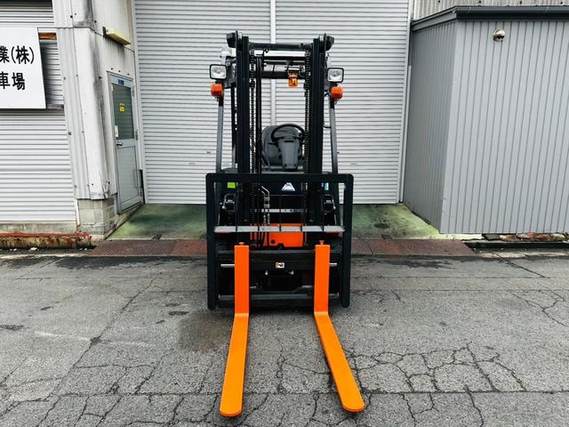 日本 　ニチユフォークリフトの型式ＦＢ１５Ｐ－８０－３００ＳＦ・燃料タイプバッテリー・荷重１．５ｔ・揚高３．０ｍ・マストの種類２段・サイドシフト（5枚目）
