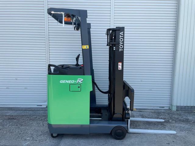 トヨタ  フォークリフト・型式7FBR10・燃料タイプバッテリー・最大荷重1t・最大揚高3.0m・マストの種類2段・フォークシフター 公道走行可 アワーメーター5505h(4枚目)