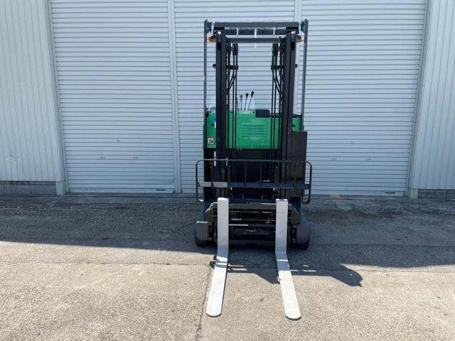 トヨタ  フォークリフト・型式7FBR10・燃料タイプバッテリー・最大荷重1t・最大揚高3.0m・マストの種類2段・フォークシフター 公道走行可 アワーメーター5505h(5枚目)