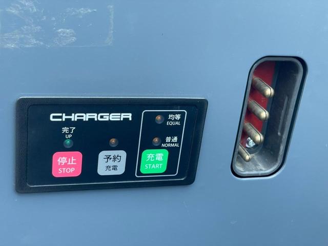 トヨタ  フォークリフト・型式7FBR10・燃料タイプバッテリー・最大荷重1t・最大揚高3.0m・マストの種類2段・フォークシフター 公道走行可 アワーメーター5505h(11枚目)