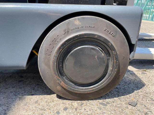 トヨタ  フォークリフト・型式7FBR10・燃料タイプバッテリー・最大荷重1t・最大揚高3.0m・マストの種類2段・フォークシフター 公道走行可 アワーメーター5505h(12枚目)