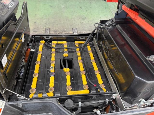 トヨタ 　フォークリフト型式８ＦＢＬ１５・燃料タイプバッテリー・荷重１．５ｔ・揚高３．０ｍ・マストの種類２段・アタッチメント名サイドシフト（7枚目）