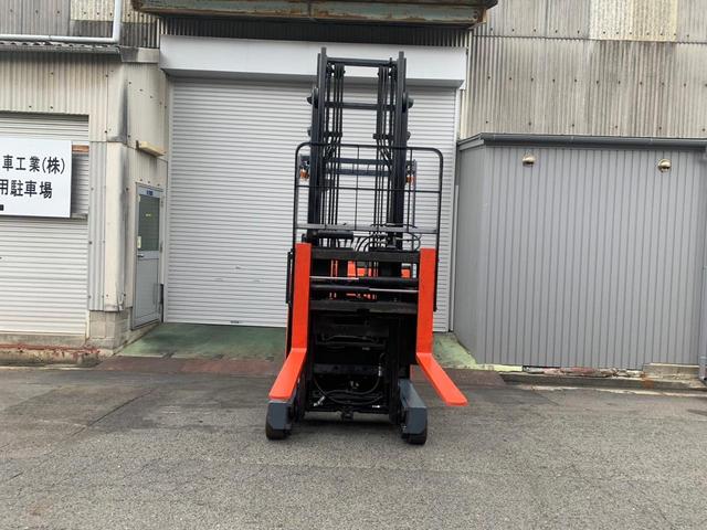 トヨタ  フォークリフト・型式7FBRS15・燃料タイプバッテリー・最大荷重1.1t・最大揚高4.0m・マストの種類2段・サイドシフト・フォークシフター 公道走行可 8,829h(5枚目)