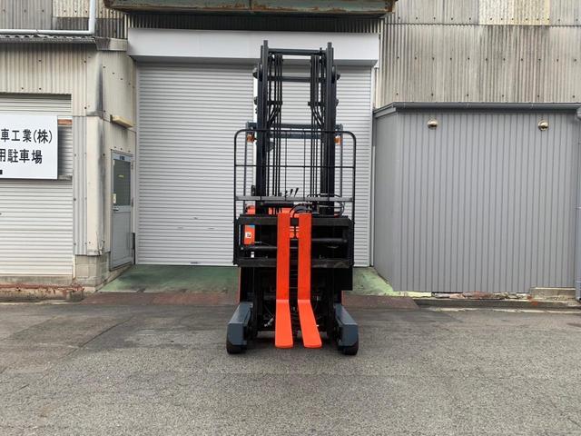 トヨタ  フォークリフト・型式7FBRS15・燃料タイプバッテリー・最大荷重1.1t・最大揚高4.0m・マストの種類2段・サイドシフト・フォークシフター 公道走行可 8,829h(7枚目)