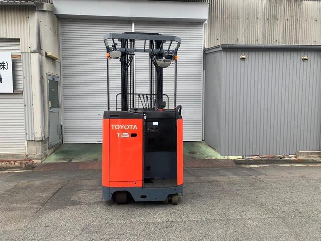 トヨタ  フォークリフト・型式7FBRS15・燃料タイプバッテリー・最大荷重1.1t・最大揚高4.0m・マストの種類2段・サイドシフト・フォークシフター 公道走行可 8,829h(9枚目)