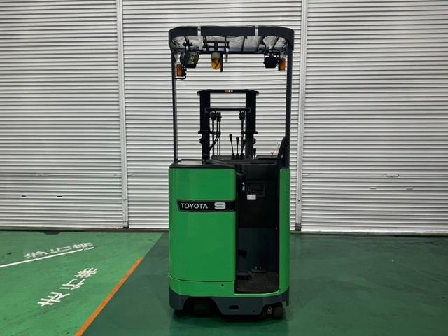 トヨタ  フォークリフト・型式8FBRK9・燃料タイプバッテリー・最大荷重0.9t・最大揚高3.0m・マストの種類2段 公道走行可 アワーメーター5370h(6枚目)