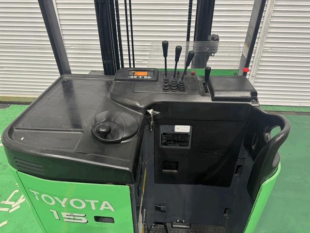 トヨタ 　フォークリフト・型式７ＦＢＲ１５・燃料タイプバッテリー・最大荷重１．５ｔ・最大揚高４．０ｍ・マストの種類２段・ＳＶ　公道走行可　アワーメーター１２１３６ｈ（6枚目）