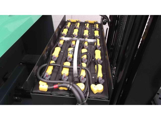 トヨタ  中古フォークリフト・7FBR15・燃料タイプバッテリー・バッテリーリーチ・最大荷重1.5t・最大揚高4.0m・2段マスト 公道走行可 アワーメーター14030h(13枚目)