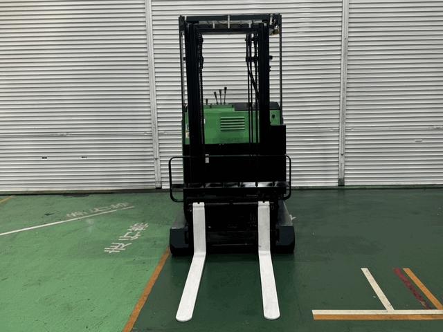 トヨタ  フォークリフト・型式7FBR15・燃料タイプバッテリー・最大荷重1.5t・最大揚高3.0m・マストの種類2段 公道走行可 6,680h(4枚目)