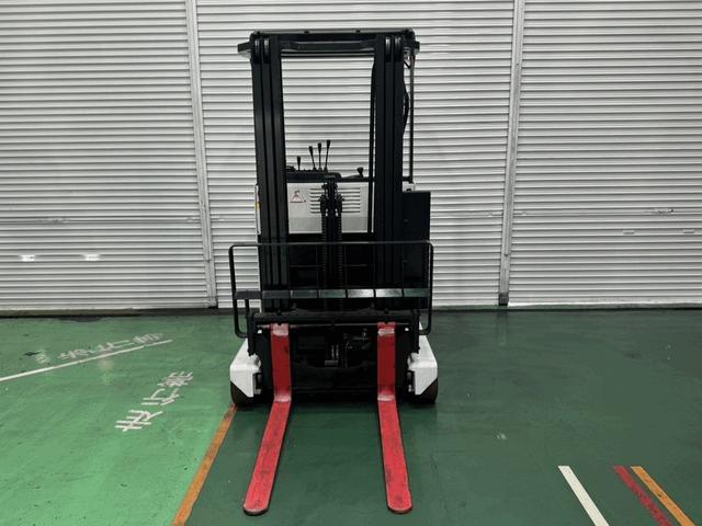日本 　ニチユフォークリフト型式ＦＢＲＭＷ１４－８５－４３０Ｍ・燃料タイプバッテリー・荷重１．４ｔ・揚高４．３ｍマストの種類３段フルフリー・アタッチメント名無し（4枚目）