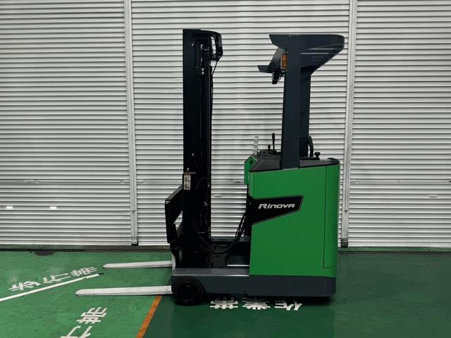 トヨタ 　フォークリフト・型式８ＦＢＲ１０・燃料タイプバッテリー・最大荷重０．９ｔ・最大揚高３．７ｍ・マストの種類２段　公道走行可　アワーメーター１９７０ｈ（3枚目）