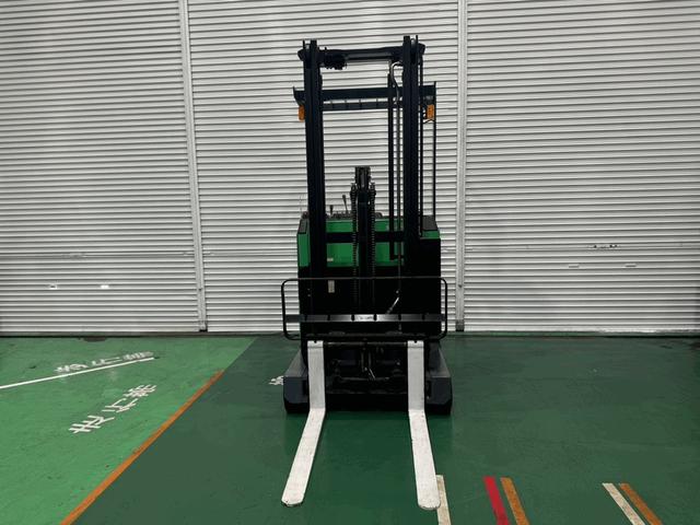 トヨタ 　フォークリフト・型式８ＦＢＲ１０・燃料タイプバッテリー・最大荷重０．９ｔ・最大揚高３．７ｍ・マストの種類２段　公道走行可　アワーメーター１９７０ｈ（4枚目）