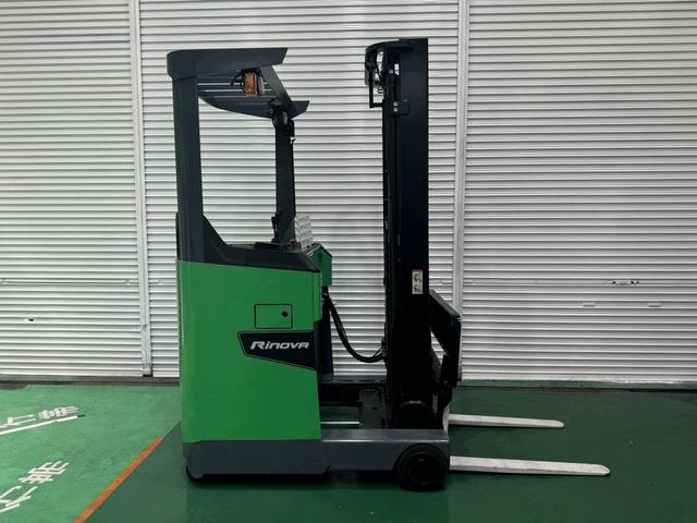 トヨタ 　フォークリフト・型式８ＦＢＲ１０・燃料タイプバッテリー・最大荷重０．９ｔ・最大揚高３．７ｍ・マストの種類２段　公道走行可　アワーメーター１９７０ｈ（5枚目）